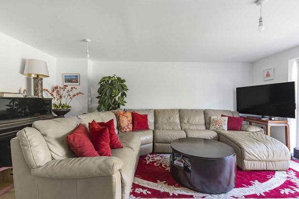 4 bedroom semi-detached house to rent - Photo 1