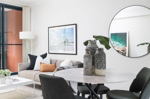 Furnished Modern Apartment Offering Space, Light & Unmatched Convenience - Photo 1