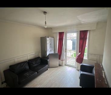 2 Bed Terraced House, Huxley Drive, RM6 - Photo 3
