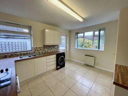 2 bedroom detached bungalow to rent - Photo 3