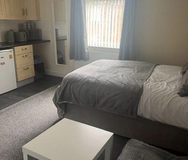 Studio to rent - Photo 2