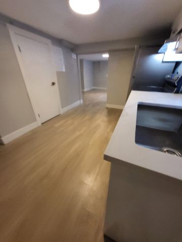 2645 West 8th Avenue, No. 2, Vancouver, Bc - Photo 3