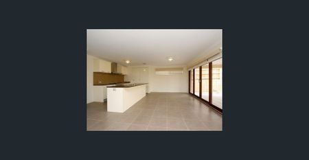 Spacious Family Home! - Photo 3