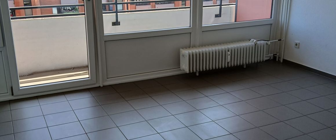 Appartement mit Südbalkon und Junggesellenküche im Rheinparkcenter - Foto 1