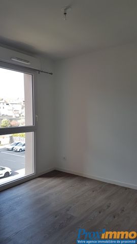 Location Appartement 4 pièces 82m² RIVES 38140 - Photo 3