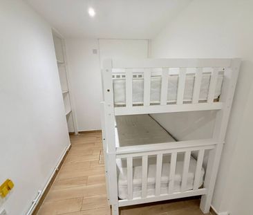 Two double room close to ilford station- 1675 pcm inclusive bills - Photo 5