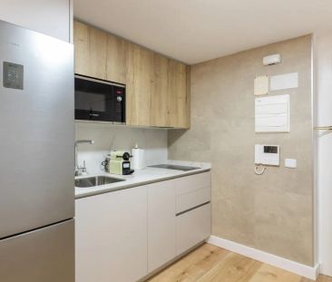 Furnished and equipped, just steps from Gran Vía and the Royal Palace - Photo 1