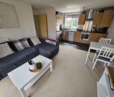 2 bedroom flat to rent - Photo 2