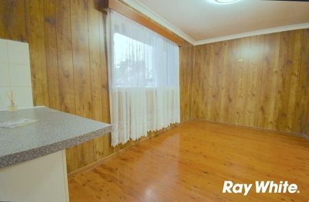 Three Bedroom Family Home - Quiet Neighbourhood - Photo 3