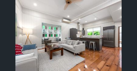 Gorgeous Queenslander in Quiet Street! - Photo 4