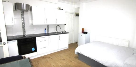 Studio to rent - Photo 2