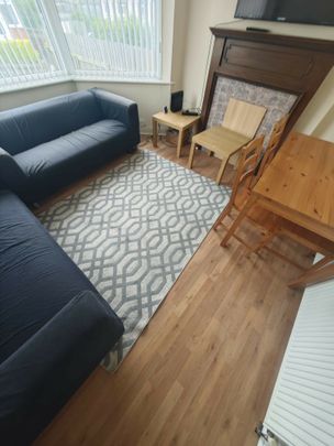 Buckingham Avenue, Hyde Park - Photo 1