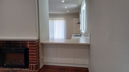 Charming & Renovated 3x2 Home - Stylish & Energy Efficient! - Photo 4