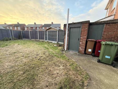 3 bedroom semi-detached house to rent - Photo 4