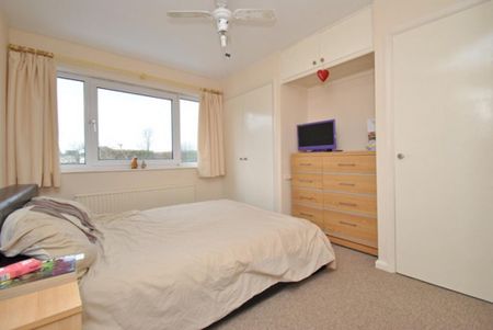 4 bedroom semi-detached house to rent - Photo 5