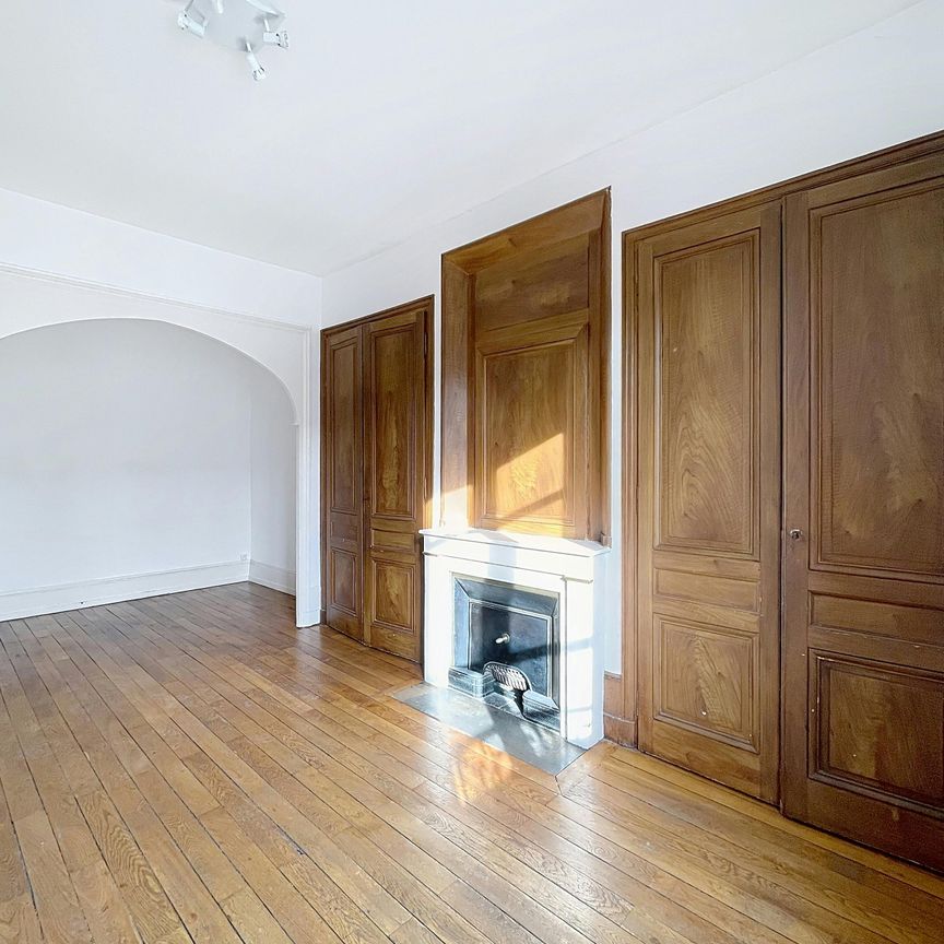 Lyon 6ème : Emplacement privilégié T3 en étage élevé avec cuisine aménagée - Photo 1