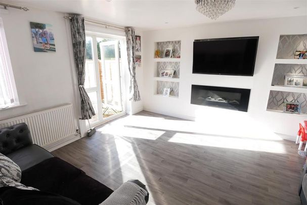 3 bedroom semi-detached house to rent - Photo 1