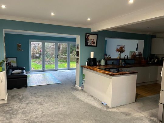 1 bedroom in a house share to rent - Photo 1