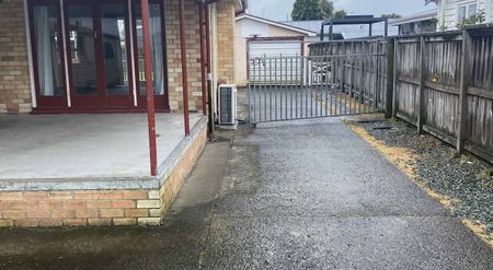 Three Bedroom Brick Home - Photo 4