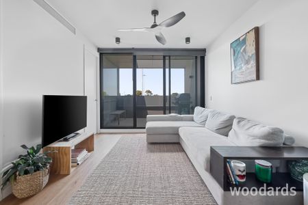 Modern Penthouse Living in the Heart of Clifton Hill - Photo 5