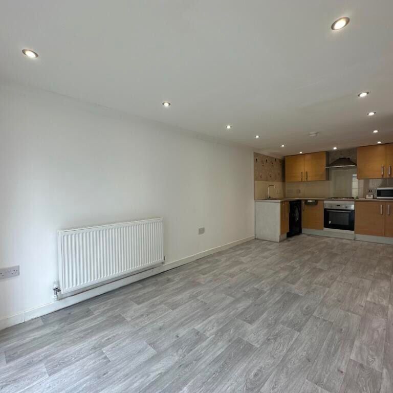 5 Bed Semi-Detached House, Farm Road, G41 - Photo 1