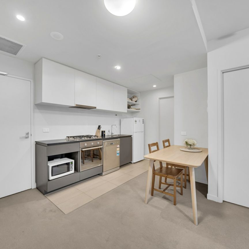 Modern 1-Bedroom Apartment in the Sought-After Collins Tower - Photo 1