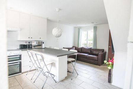 1 bedroom in a house share to rent - Photo 4