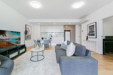 Modern One Bed Apartment with Spacious Balcony & Secure Parking - Photo 4