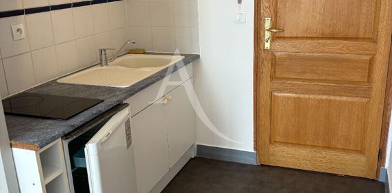 Location Appartement 2 pièces 29m² FONTENAY LE COMTE 85200 - Photo 2