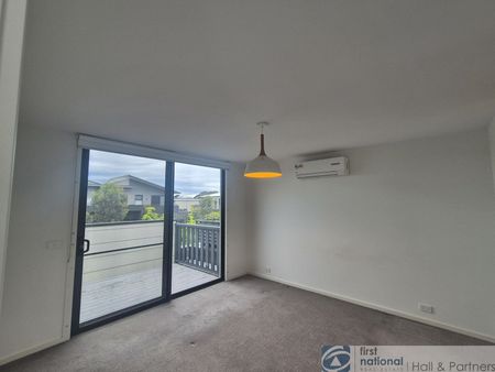 28 Abercrombie Avenue, Keysborough - Photo 2