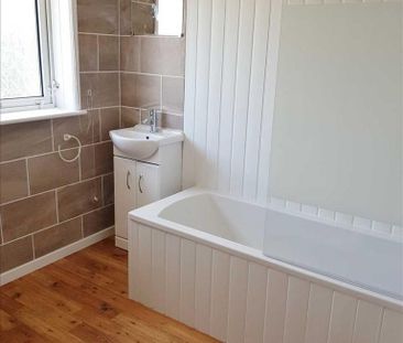 4 bedroom semi-detached house to rent - Photo 5