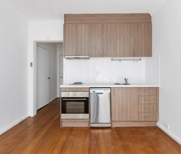 Ground Floor Apartment With Courtyard! - Photo 4