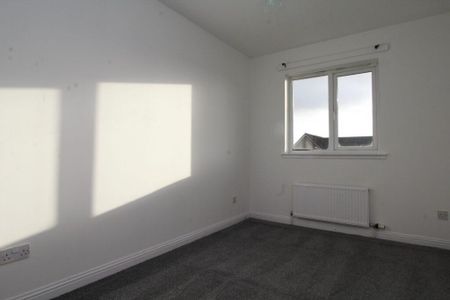 3 bedroom semi-detached villa to rent - Photo 4