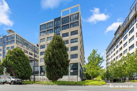 Executive Apartment in the Realm Precinct - Photo 3