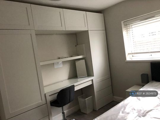 1 bedroom in a house share to rent - Photo 1