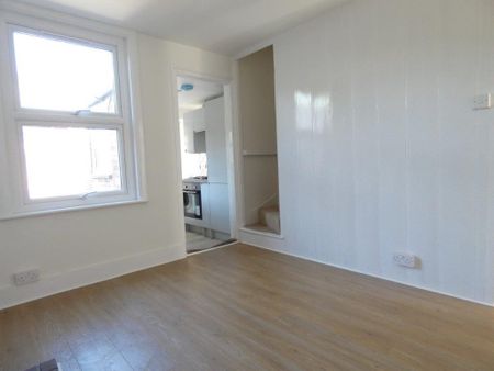 2 bedroom terraced house to rent - Photo 4