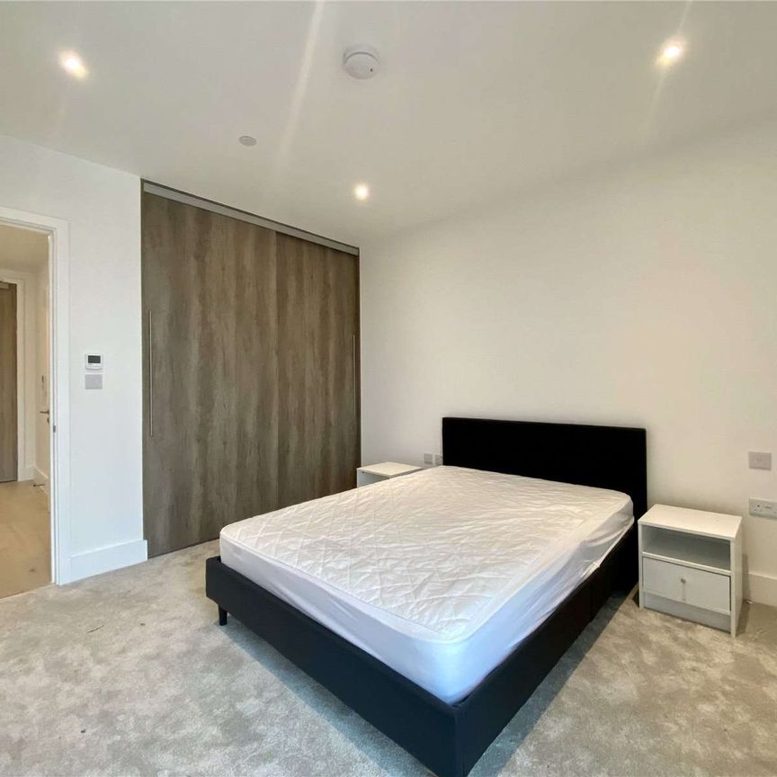 A 6th floor one bedroom apartment to rent in the ever popular Verto development in the heart of Reading's town centre. - Photo 1