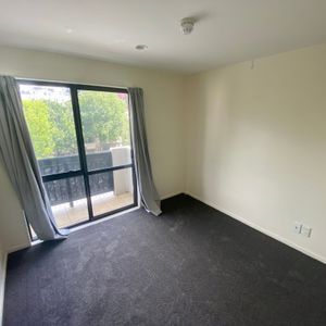 Central City 2 Bedroom Apartment - Photo 2