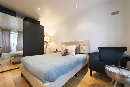 2 bedroom mews to rent - Photo 2