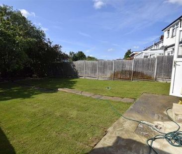 Gainsborough Gardens, Edgware, London, HA8 - Photo 1