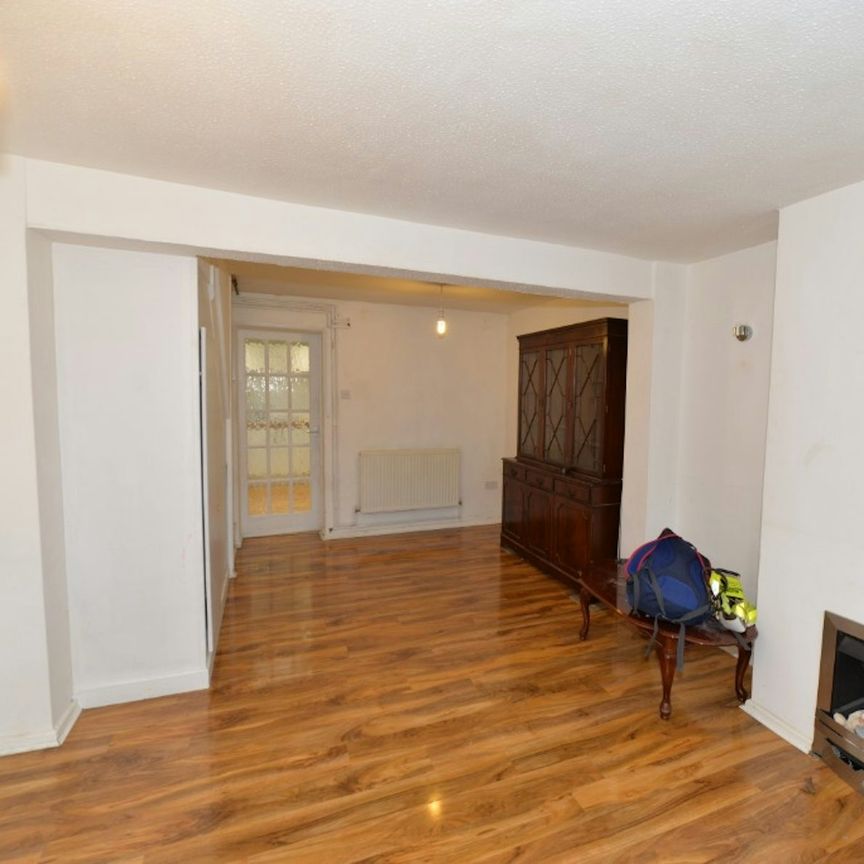 Terraced House to rent on - Photo 1