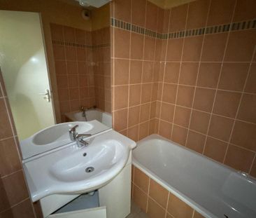 Location Appartement 2 pièces 46m² ST ETIENNE 42000 - Photo 4