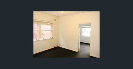 BOUTIQUE ONE BEDROOM APARTMENT - Photo 5