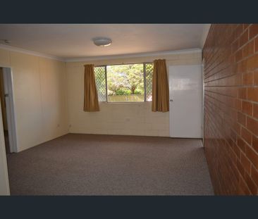 1/348 South Street, Harristown, Qld 4350 - Photo 6