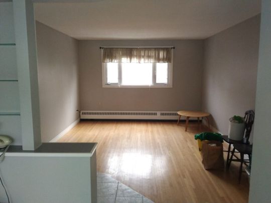 🏡 2 Bedroom / 1 Bath - Photo 1