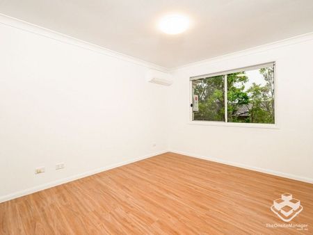 A Peaceful, Comfortable & Fully Renovated Townhouse in Ashmore - Photo 5