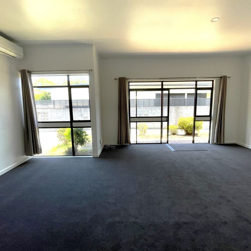 Prime Hamilton Living - Clifton Terrace Townhouse for Rent - Photo 1