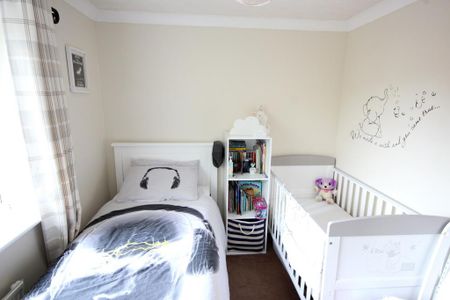 2 bedroom end of terrace house to rent - Photo 5