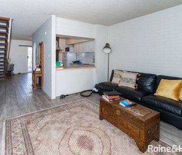 STUNNING IDEALLY LOCATED TOWNHOUSE - Photo 2