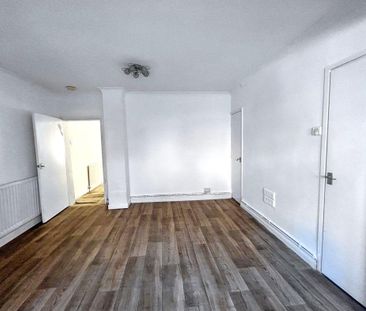 2 bed terraced house to rent in NE24 - Photo 4
